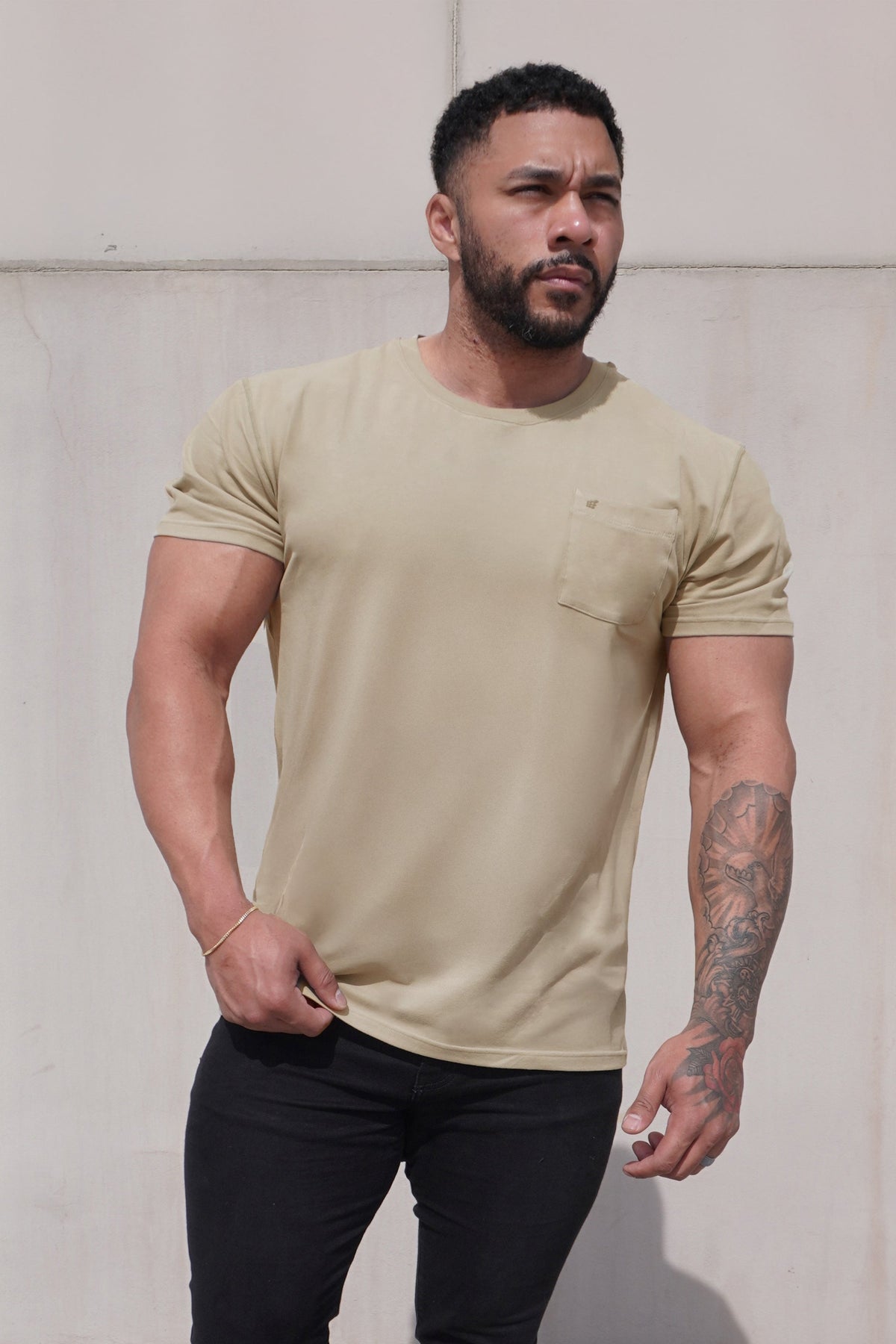 Camiseta clásica informal con bolsillo - Verde oliva