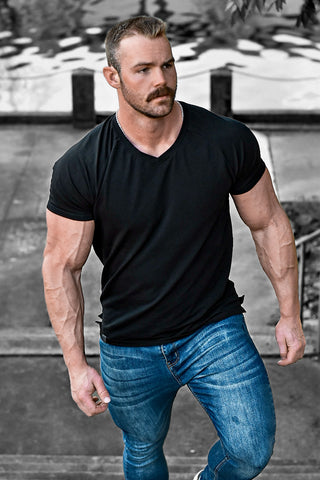 Camiseta ajustada con cuello en V - Negra