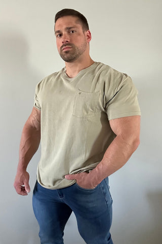 Camiseta clásica informal con bolsillo - Verde oliva