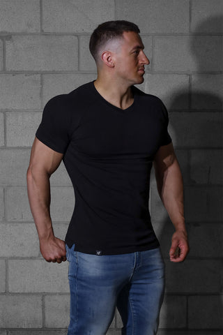Camiseta ajustada con cuello en V - Negra